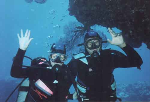 Angélique Alba et Patrice Fonti lors de l'une de leurs plongées à Hienghène en Octobre 2000